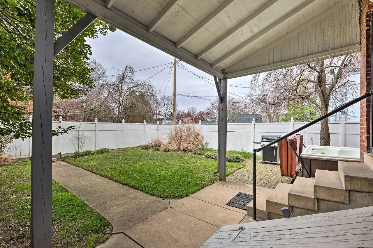 Louisville Home With Hot Tub In The Highlands! 0*,  米国